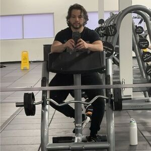 Meet your Posher, Dennis